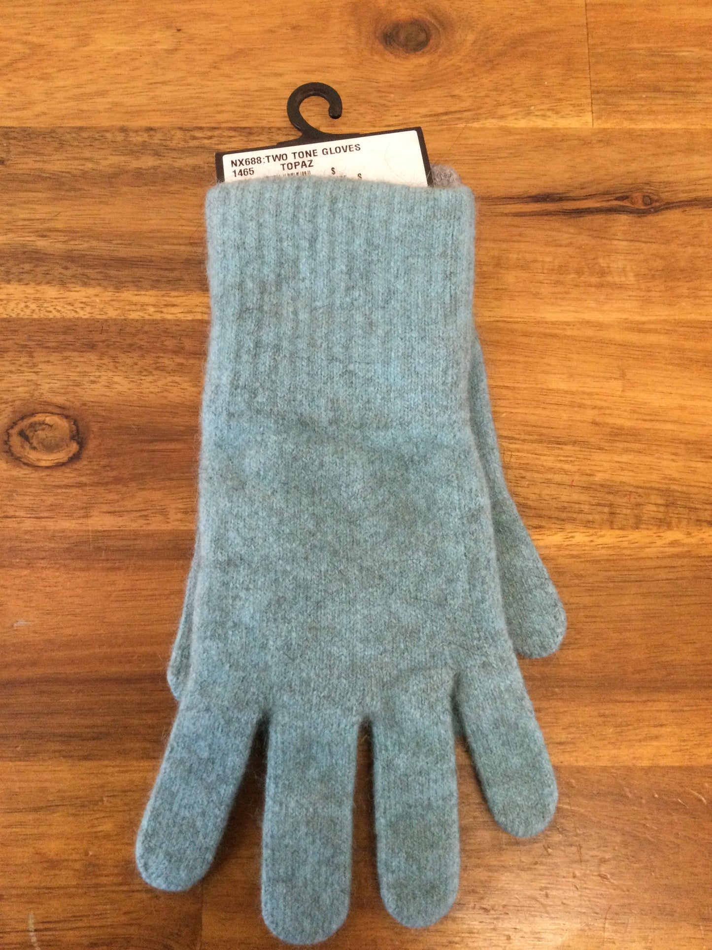 Two tone gloves
