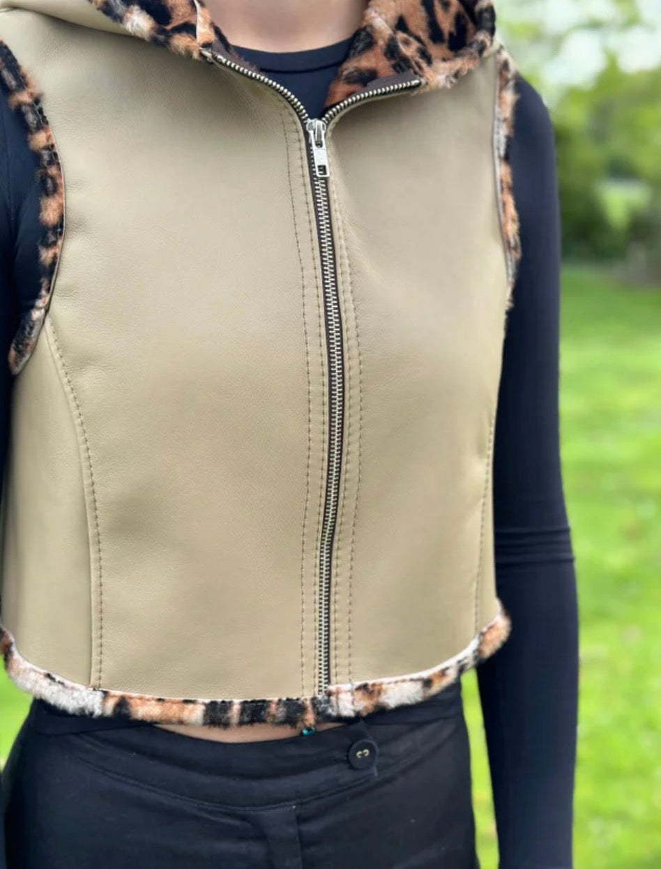 Lambskin vest nappa hooded